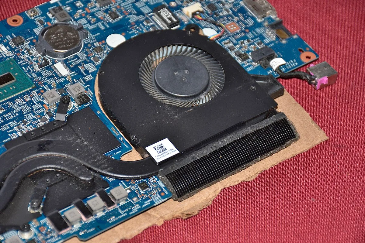 heatsink and heat pipe assembly