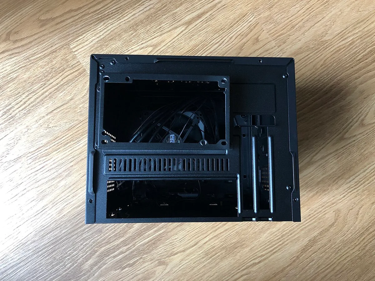 mid-tower case